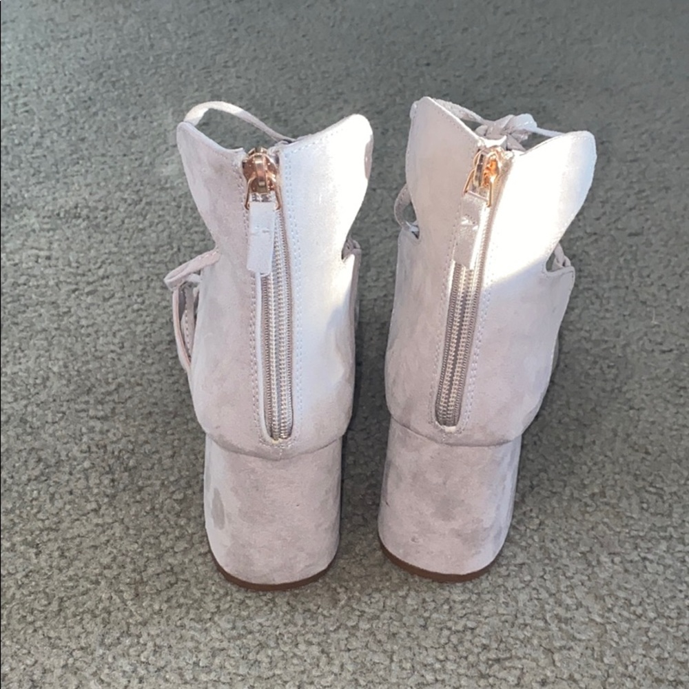 Heels - Picture 3 of 4